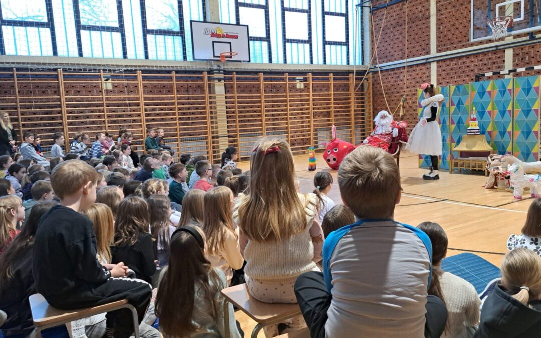 Predstava “Izgubljena brada Djeda Mraza” u našoj školi