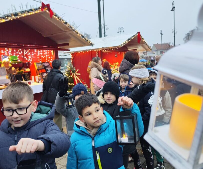 Pod svjetlom fenjera